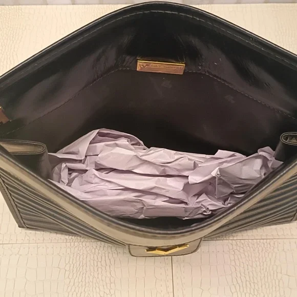 💋Valentino Garavani CLASSIC lightly used - Picture 7 of 14